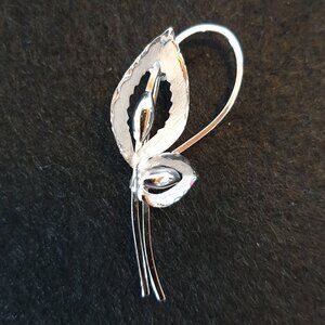 Elegant Vintage Bond Boyd Sterling Silver Floral Brooch
